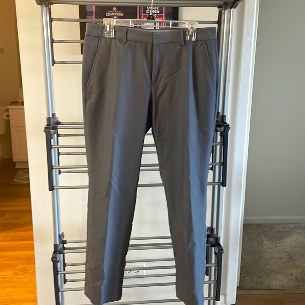 Grey Egara Men’s Dress pants 32x30 slim fit. Retail $75. Great Condition